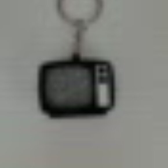 Creepy Horror Static TV Flashing & Noise Making Keychain - Picture 2 of 8